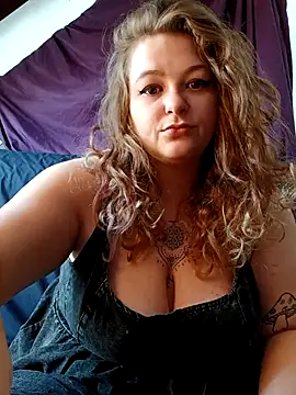 Snapshot of LilouCuriosity chatting on September 9, 2025, 12:03 pm LilouCuriosity online show from September 9, 2025, 12:03 pm