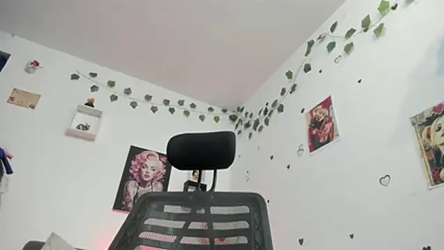 Snapshot of anastasia_tuya chatting on May 8, 2026, 1:53 am anastasia tuya online show from May 8, 2026, 1:53 am