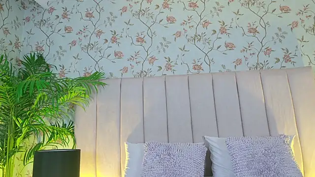 Snapshot of elsa_gb chatting on April 8, 2026, 3:30 am elsa gb online show from April 8, 2026, 3:30 am