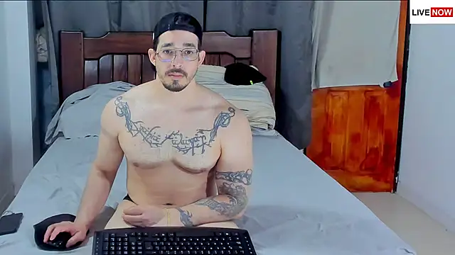 Snapshot of Hunter_Hoott chatting on March 21, 2026, 12:34 am Hunter Hoott online show from March 21, 2026, 12:34 am