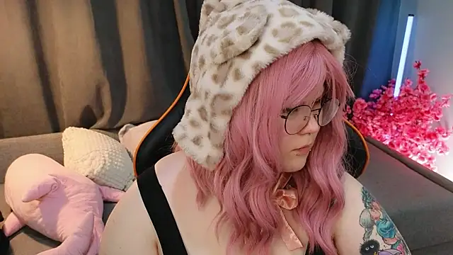 fillisfox  online show from February 20, 2026, 11:34 am