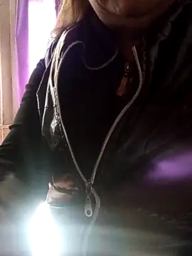 Snapshot of Saraimilf chatting on October 27, 2025, 7:59 pm Saraimilf online show from October 27, 2025, 7:59 pm