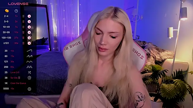 Snapshot of AnyaTaylor_ chatting on June 7, 2026, 2:28 am AnyaTaylor online show from June 7, 2026, 2:28 am