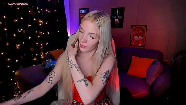 Snapshot of AnyaTaylor_ chatting on September 25, 2025, 2:17 am AnyaTaylor online show from September 25, 2025, 2:17 am