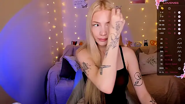 Snapshot of AnyaTaylor_ chatting on September 26, 2025, 2:18 am AnyaTaylor online show from September 26, 2025, 2:18 am