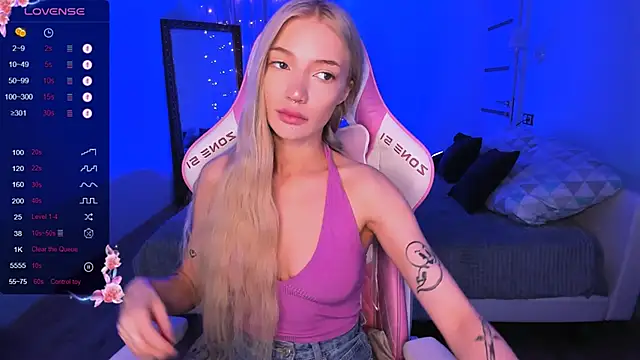 Snapshot of AnyaTaylor_ chatting on September 14, 2025, 1:39 am AnyaTaylor online show from September 14, 2025, 1:39 am
