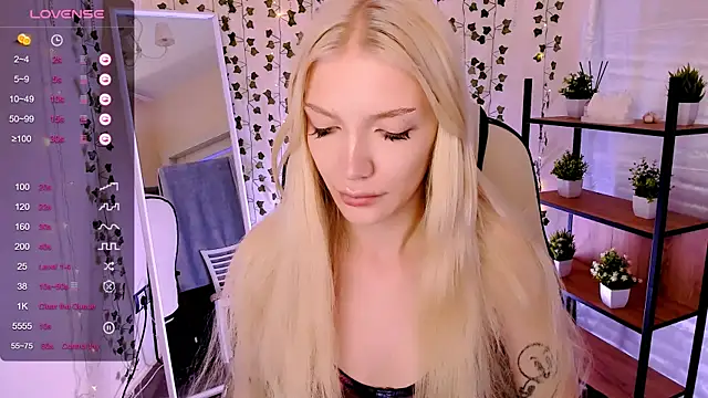 Snapshot of AnyaTaylor_ chatting on June 4, 2026, 2:27 am AnyaTaylor online show from June 4, 2026, 2:27 am