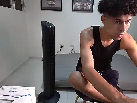 Snapshot of Dollarhot30 chatting on November 10, 2025, 12:15 am Dollarhot30 online show from November 10, 2025, 12:15 am