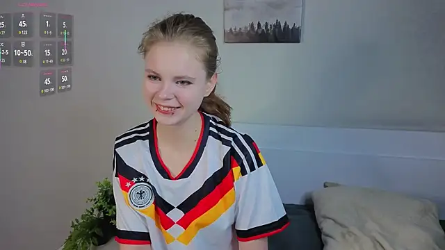 JulietteRain online show from June 21, 2026, 9:09 pm