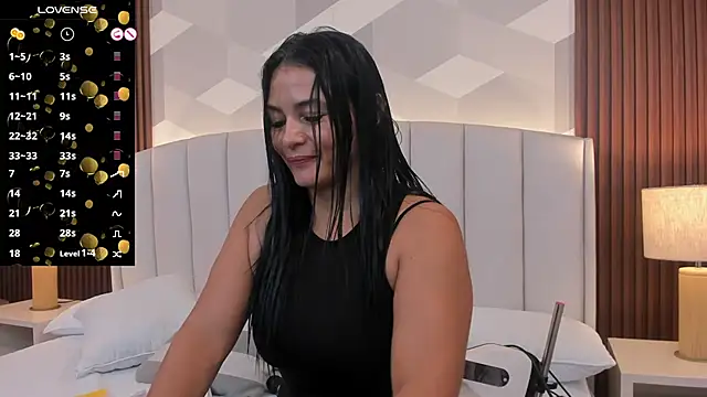 Mommy Naughty online show from May 28, 2026, 10:43 am