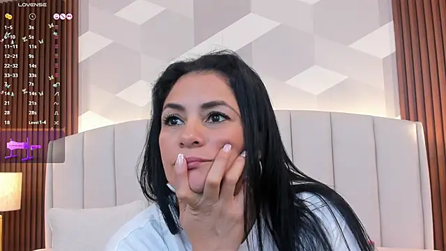 Snapshot of Mommy_Naughty chatting on August 3, 2026, 11:05 am Mommy Naughty online show from August 3, 2026, 11:05 am