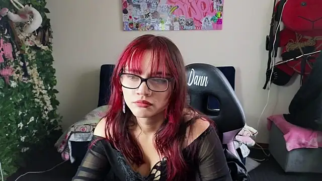 MiaVelvetDoll online show from May 4, 2026, 2:09 pm