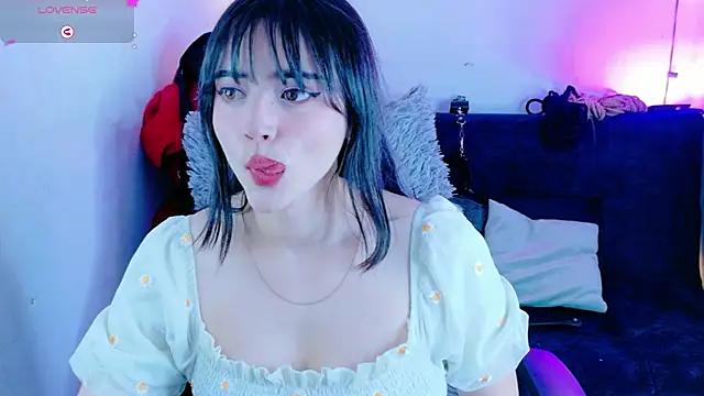 MiaVelvetDoll online show from November 10, 2025, 2:11 pm