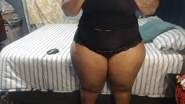 Snapshot of SEXYHUGEASS21 chatting on June 7, 2026, 6:40 am SEXYHUGEASS21 online show from June 7, 2026, 6:40 am