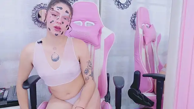 AtheneaCross online show from October 17, 2025, 8:32 pm