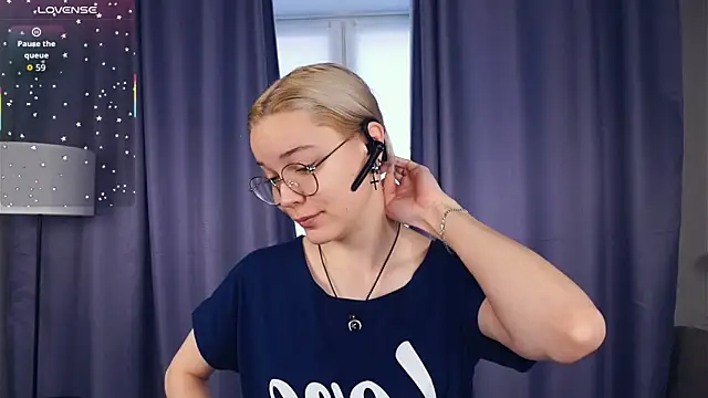 EdaKirkIin online show from October 27, 2025, 5:19 am