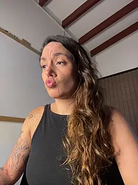 Sophia House  online show from November 18, 2025, 10:02 pm