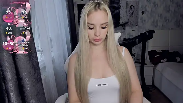 Snapshot of KiraKrox chatting on December 4, 2025, 8:46 am KiraKrox online show from December 4, 2025, 8:46 am