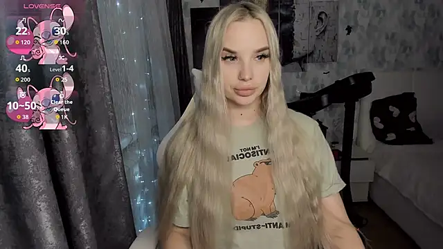 Snapshot of KiraKrox chatting on November 20, 2025, 6:19 pm KiraKrox online show from November 20, 2025, 6:19 pm