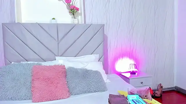 Snapshot of Victoria_Guzman chatting on October 13, 2025, 1:34 pm Victoria Guzman online show from October 13, 2025, 1:34 pm