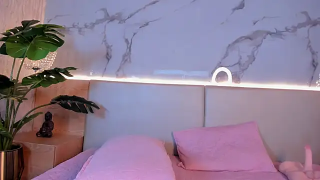 Snapshot of Celeste-Evanns chatting on October 27, 2025, 8:10 pm Celeste-Evanns online show from October 27, 2025, 8:10 pm