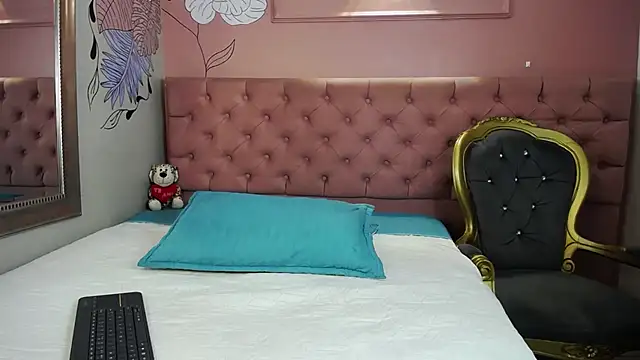 tiiny emilly online show from February 13, 2026, 7:36 pm