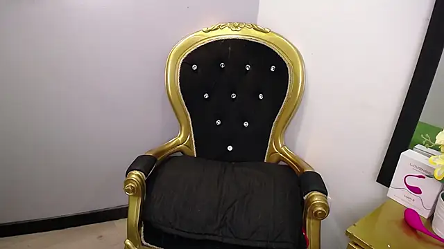 Snapshot of tiiny_emilly chatting on November 14, 2025, 7:28 pm tiiny emilly online show from November 14, 2025, 7:28 pm