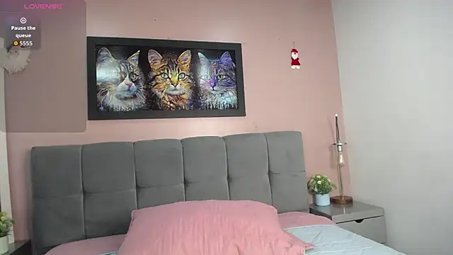 Snapshot of tiiny_emilly chatting on December 5, 2025, 8:50 pm tiiny emilly online show from December 5, 2025, 8:50 pm