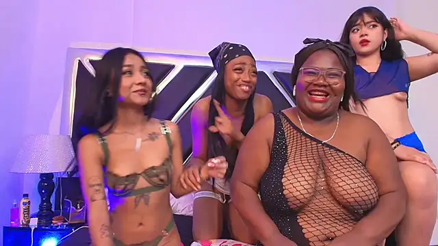 Snapshot of ElisabettaMonroy chatting on November 21, 2025, 10:20 pm ElisabettaMonroy online show from November 21, 2025, 10:20 pm