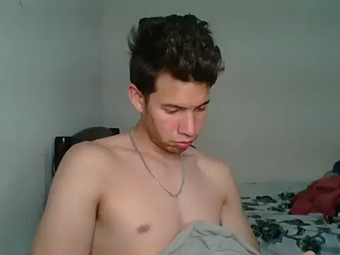 Maxtaylor18 online show from March 26, 2026, 4:00 am