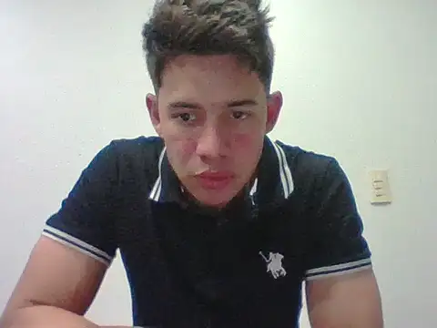 Maxtaylor18 online show from November 30, 2025, 4:35 am