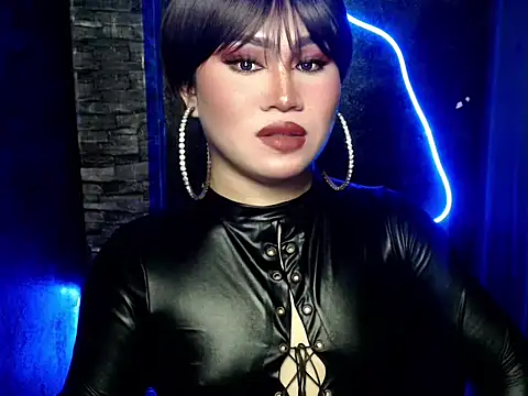 pretty lassy online show from October 17, 2025, 6:50 am