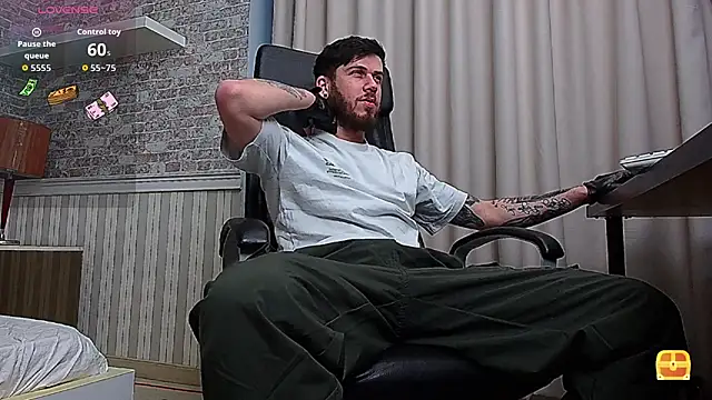 Snapshot of JonahShaw chatting on February 8, 2026, 5:27 am JonahShaw online show from February 8, 2026, 5:27 am