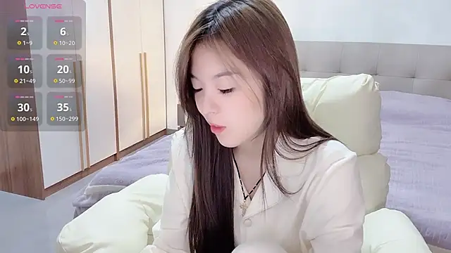 T-LL77- online show from October 8, 2025, 6:19 pm