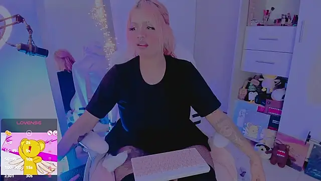 Snapshot of amywilld chatting on March 16, 2026, 5:44 am amywilld online show from March 16, 2026, 5:44 am