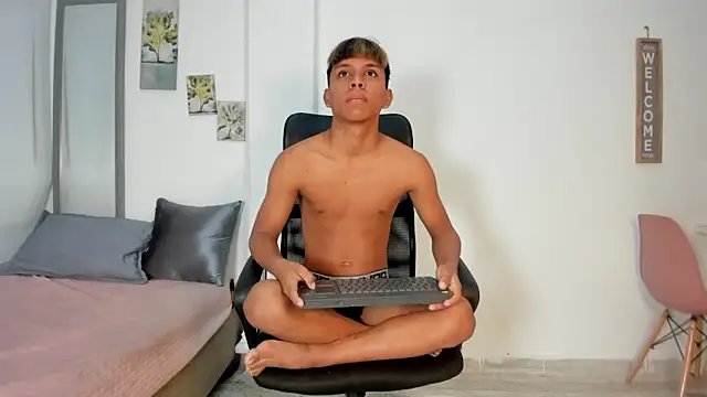 tyler twink boy online show from May 1, 2026, 1:16 pm