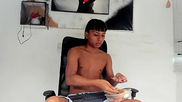 Snapshot of tyler_twink_boy chatting on November 28, 2025, 12:38 pm tyler twink boy online show from November 28, 2025, 12:38 pm