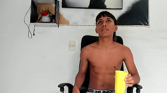 Snapshot of tyler_twink_boy chatting on November 15, 2025, 1:04 pm tyler twink boy online show from November 15, 2025, 1:04 pm