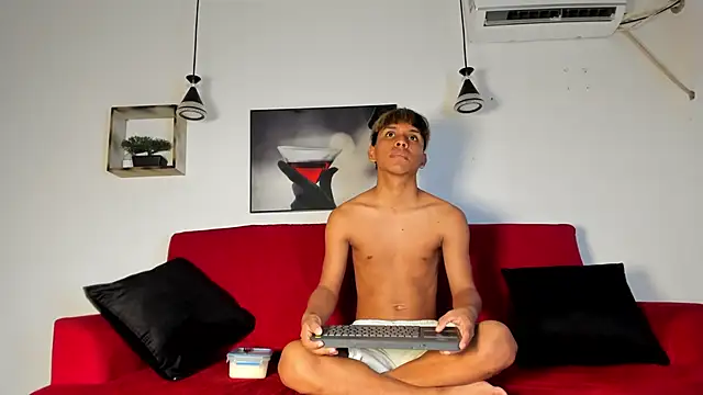 tyler twink boy online show from June 15, 2026, 1:33 pm