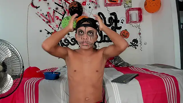 Snapshot of tyler_twink_boy chatting on October 31, 2025, 1:19 pm tyler twink boy online show from October 31, 2025, 1:19 pm