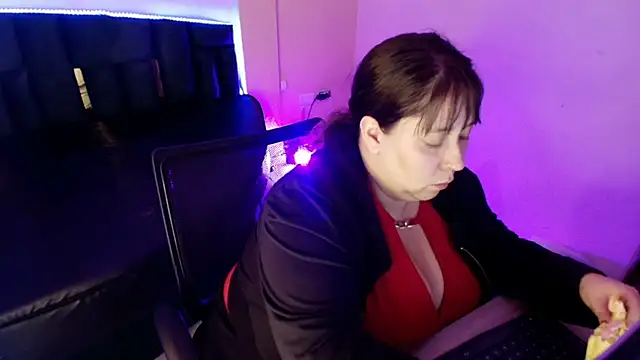  Emily rosee  online show from December 2, 2025, 11:34 am