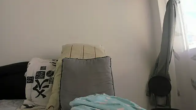 Snapshot of Sarah-w chatting on July 25, 2026, 1:28 pm Sarah-w online show from July 25, 2026, 1:28 pm