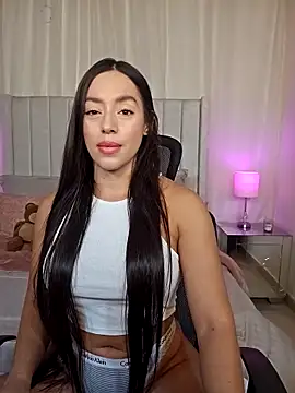 Snapshot of AriadnaTaylor chatting on May 3, 2026, 1:04 pm AriadnaTaylor online show from May 3, 2026, 1:04 pm
