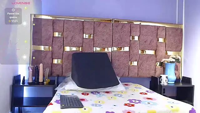 Snapshot of shantall_05 chatting on November 11, 2025, 7:52 pm shantall 05 online show from November 11, 2025, 7:52 pm