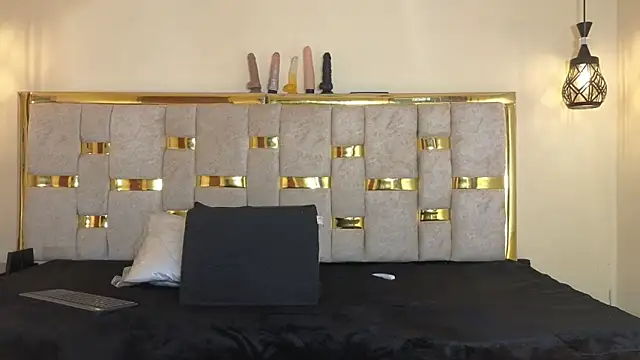 Snapshot of shantall_05 chatting on November 1, 2025, 7:19 pm shantall 05 online show from November 1, 2025, 7:19 pm