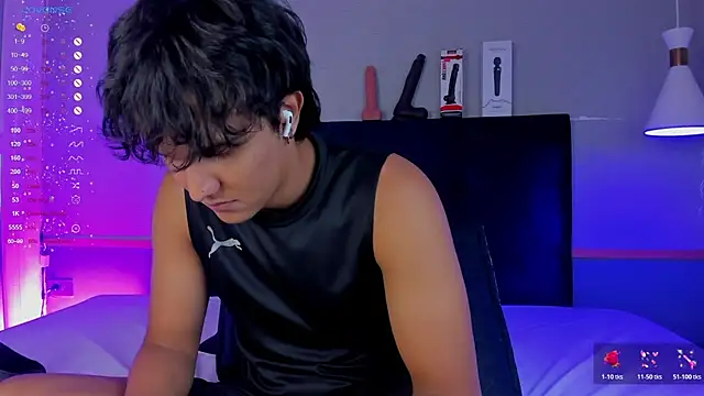 Leo Savage  online show from November 18, 2025, 3:43 am