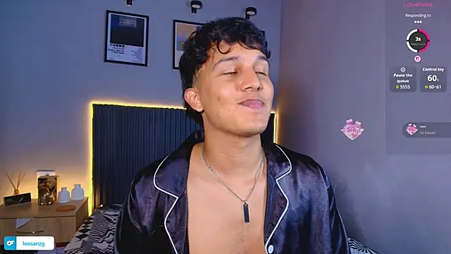 Snapshot of Leo_Savage_ chatting on August 3, 2026, 9:04 am Leo Savage online show from August 3, 2026, 9:04 am