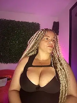 Snapshot of Eva_Luxei chatting on November 9, 2025, 12:25 am Eva Luxei online show from November 9, 2025, 12:25 am