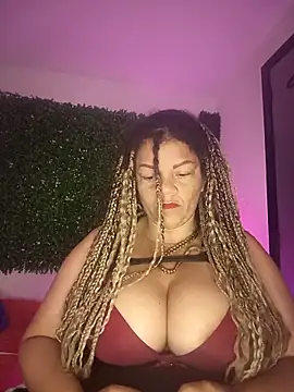 Snapshot of Eva_Luxei chatting on October 14, 2025, 8:48 am Eva Luxei online show from October 14, 2025, 8:48 am