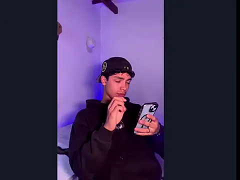 Snapshot of Andrew_twink18s chatting on February 19, 2026, 4:42 am Andrew twink18s online show from February 19, 2026, 4:42 am